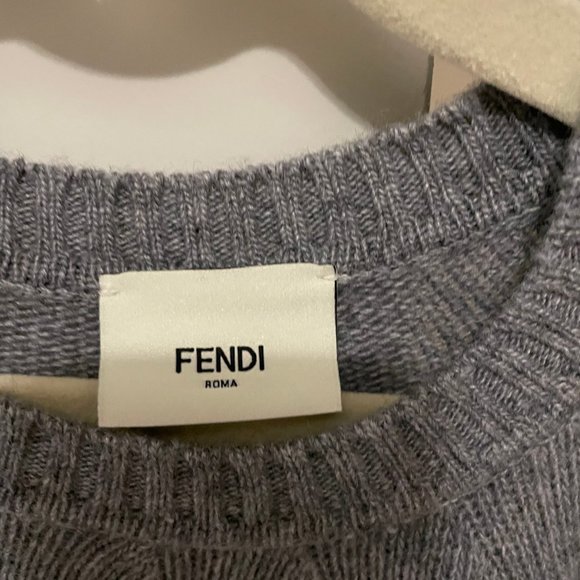 GORGEOUS! SOLD OUT!!!  Fendi Girl's Cape with Ribbon - Picture 5 of 7